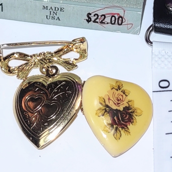 Classic Enamel Heart w/ Vintage Floral on Locket Dangling  Gold Bow Brooch - Picture 4 of 11